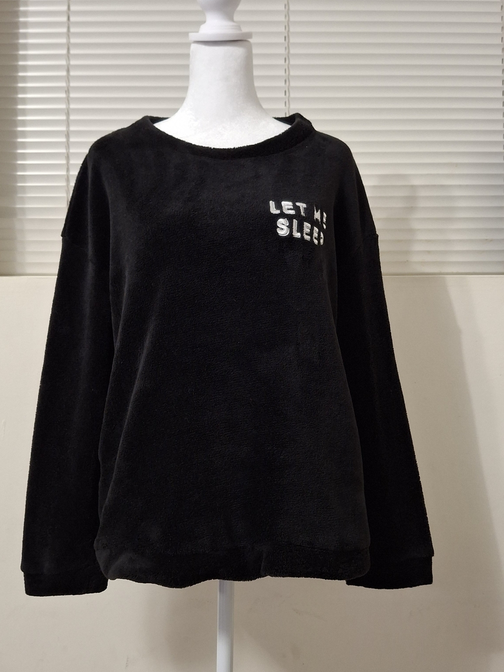 Urban Heritage "Let Me Sleep" Plush Fleece Lounge Top - Size Large